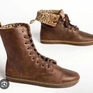 Dr. MARTENS STRATFORD 9 Eye Fold Down Boot Brown Leopard SIZE 7 GORGEOUS SHAPE
